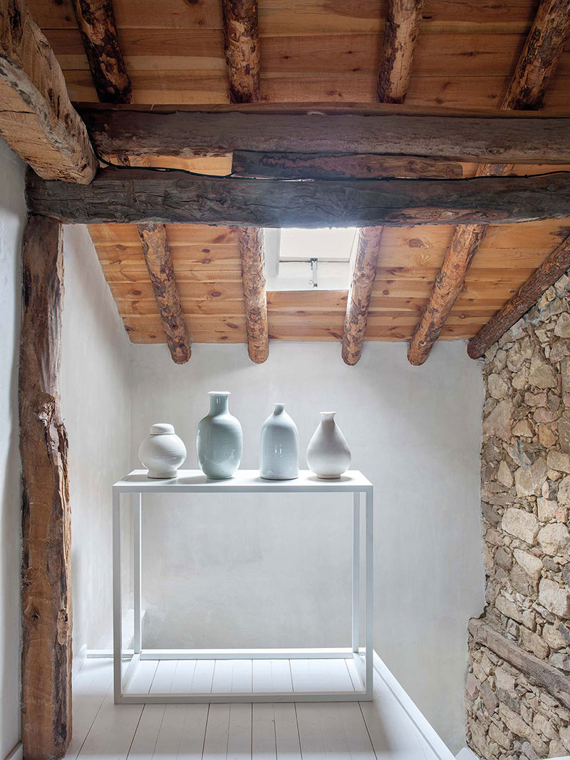 Яркое обновление старого каменного дома в Испании