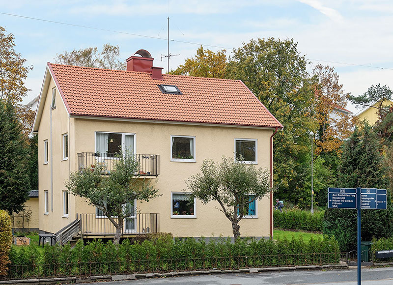 Цветочные обои и традиционный скандинавский стиль: уютная квартира в пригороде Гётеборга