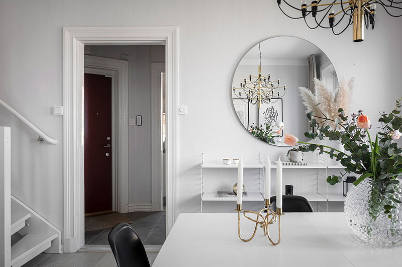 Женственный интерьер квартиры с мансардой в Швеции