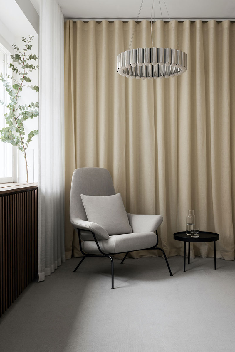 Большие окна, геометрия и дерево: стильный интерьер офиса PR-агентства в Стокгольме