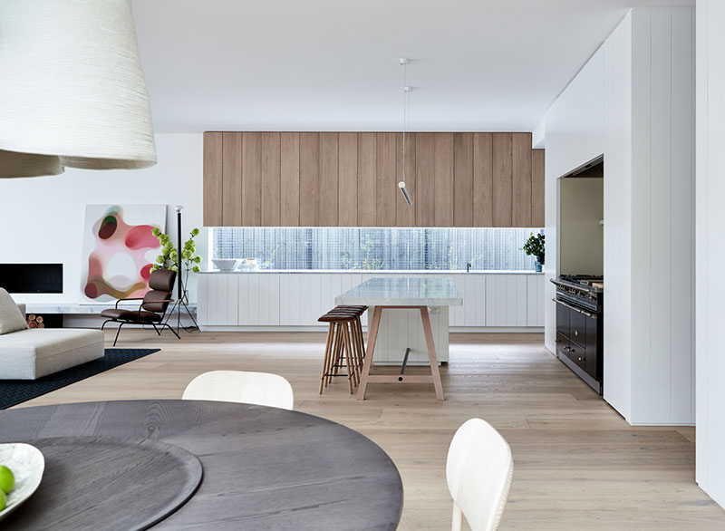 Современный дизайн для комфортной семейной жизни: светлый дом в Мельбурне