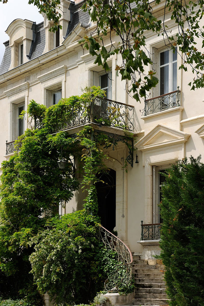 Величественная архитектура и глубокие оттенки: чудесное поместье во Франции