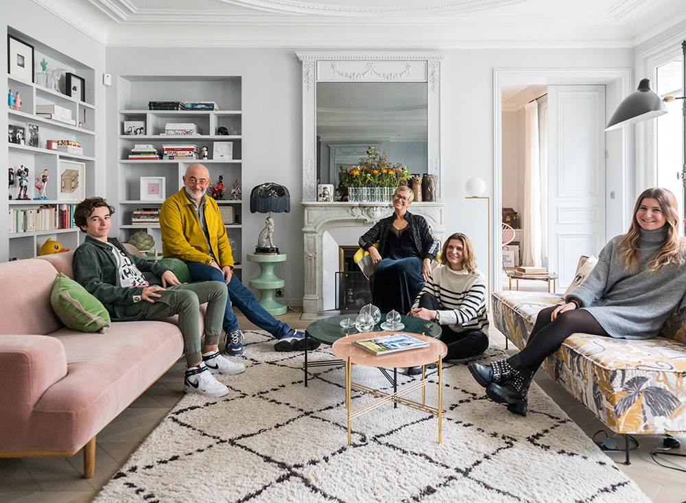 Яркие апартаменты семьи основателя креативной студии в Париже