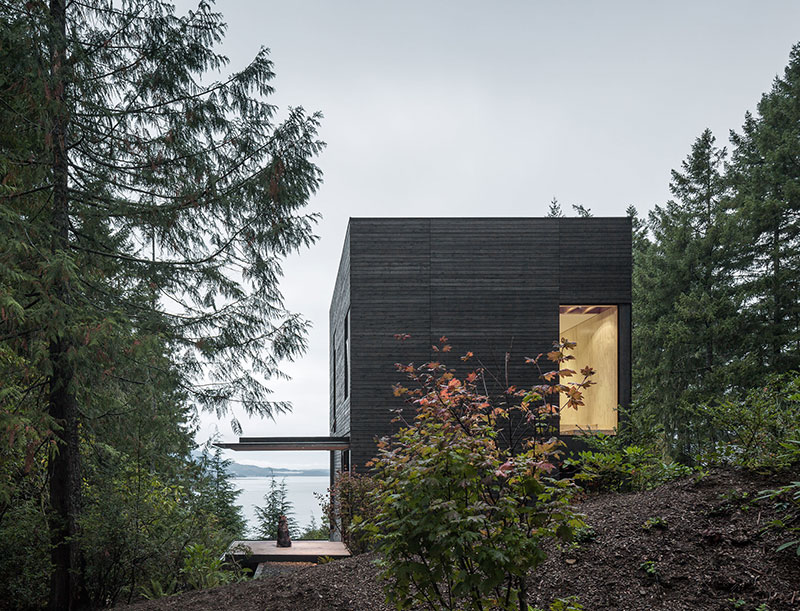 Эффектный дом площадью 100 кв.м с видом на лес и озеро в штате Вашингтон