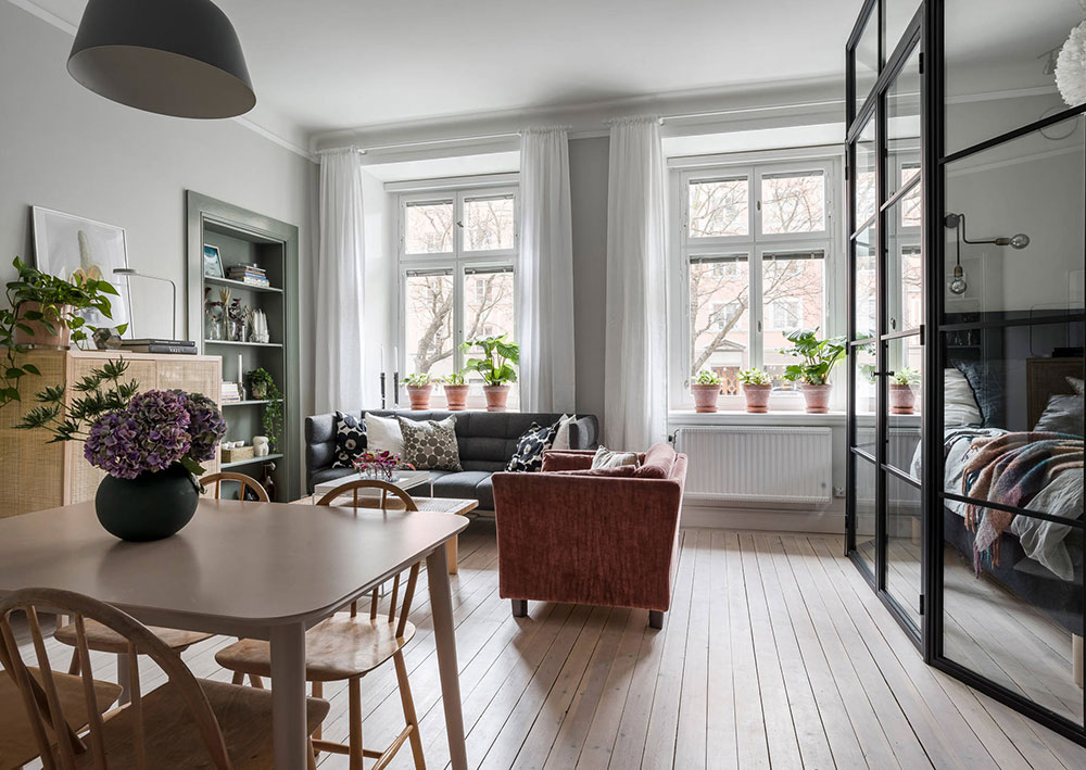 Красивая скандинавская квартира со спальней за стеклом (42 кв. м)