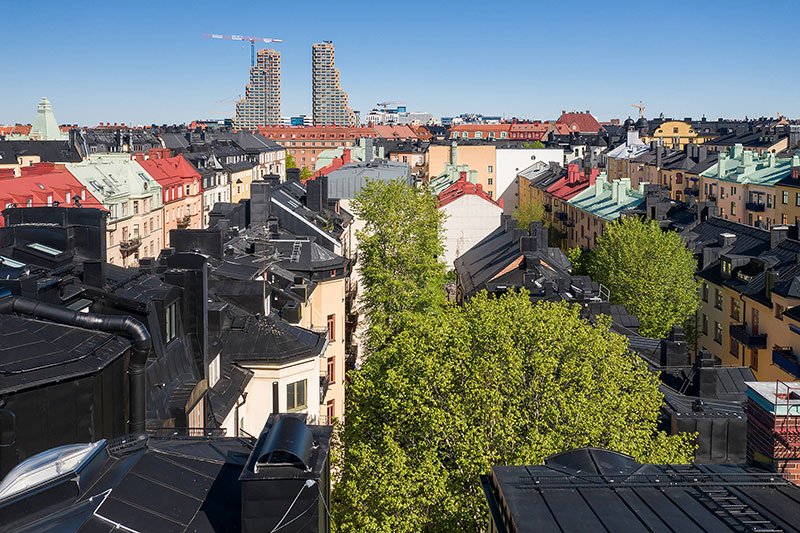 Элегантный современный дизайн мансардной квартиры в Стокгольме