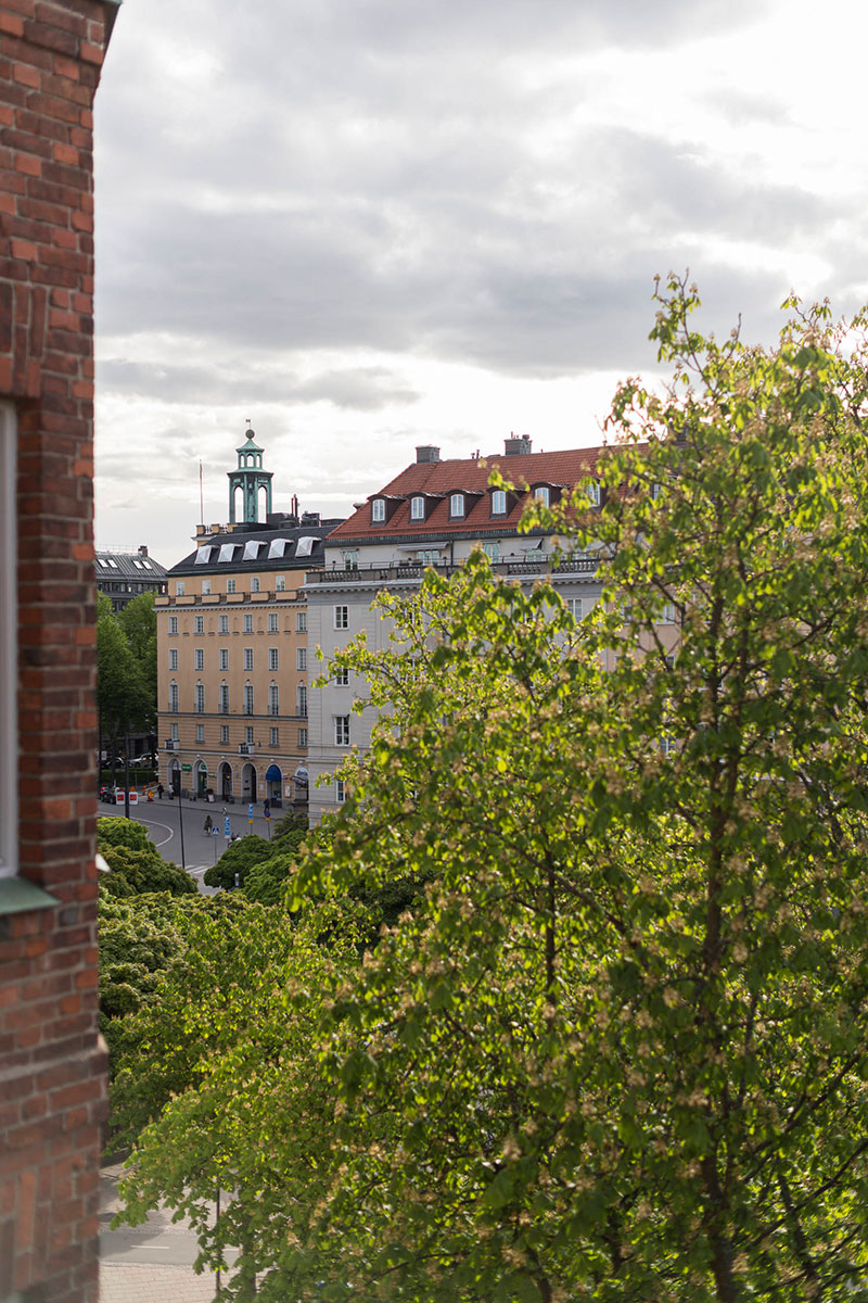 Мягкий современный интерьер в спокойных тонах в Стокгольме (49 кв. м)