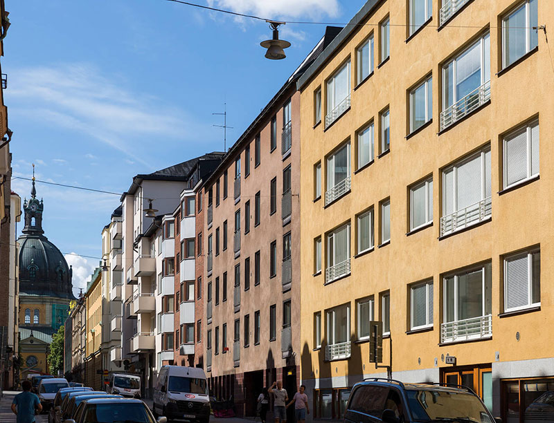 Элегантный скандинавский дизайн в прохладных тонах для небольшой квартиры (43 кв. м)