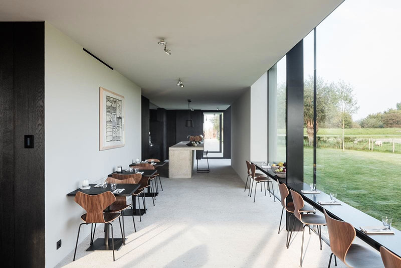 Большие окна, виды сельской местности и свой спа-комплекс: дом в аренду в Бельгии