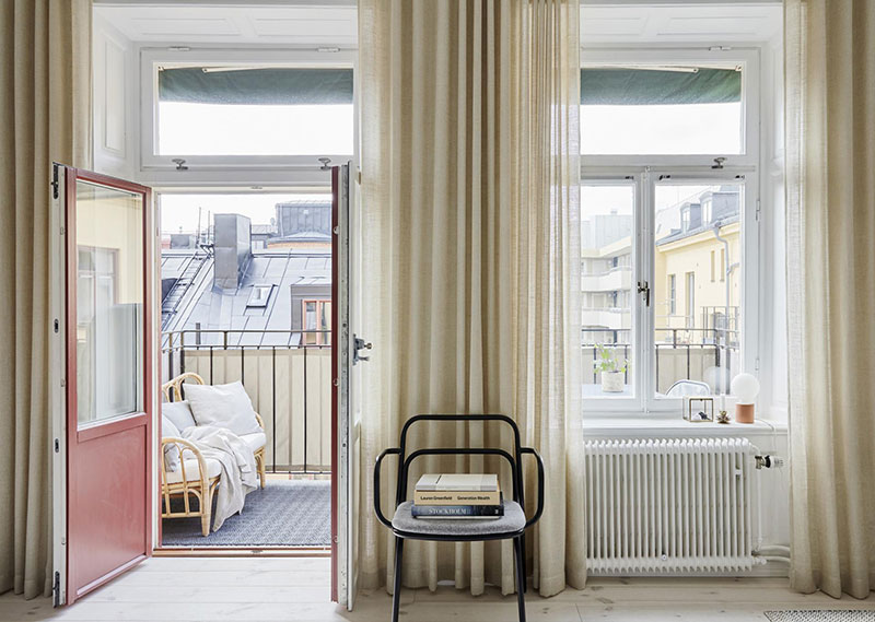Яркая шведская квартира с желто-синим декором