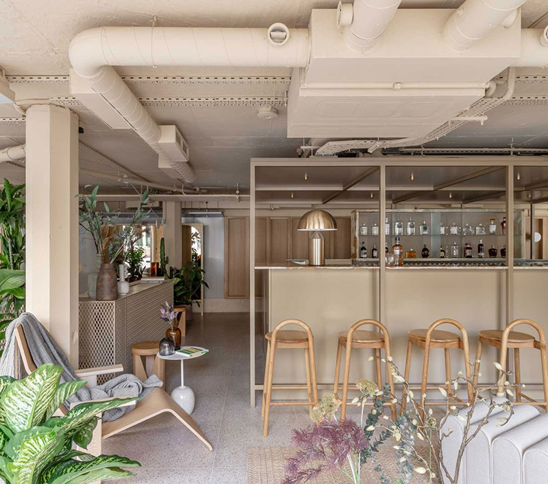 Пастельные тона и обилие декора: новый отель в бывшем офисном здании в Лондоне