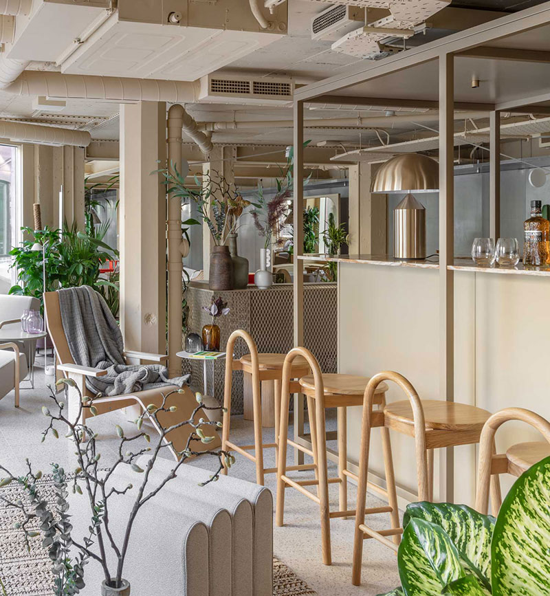 Пастельные тона и обилие декора: новый отель в бывшем офисном здании в Лондоне