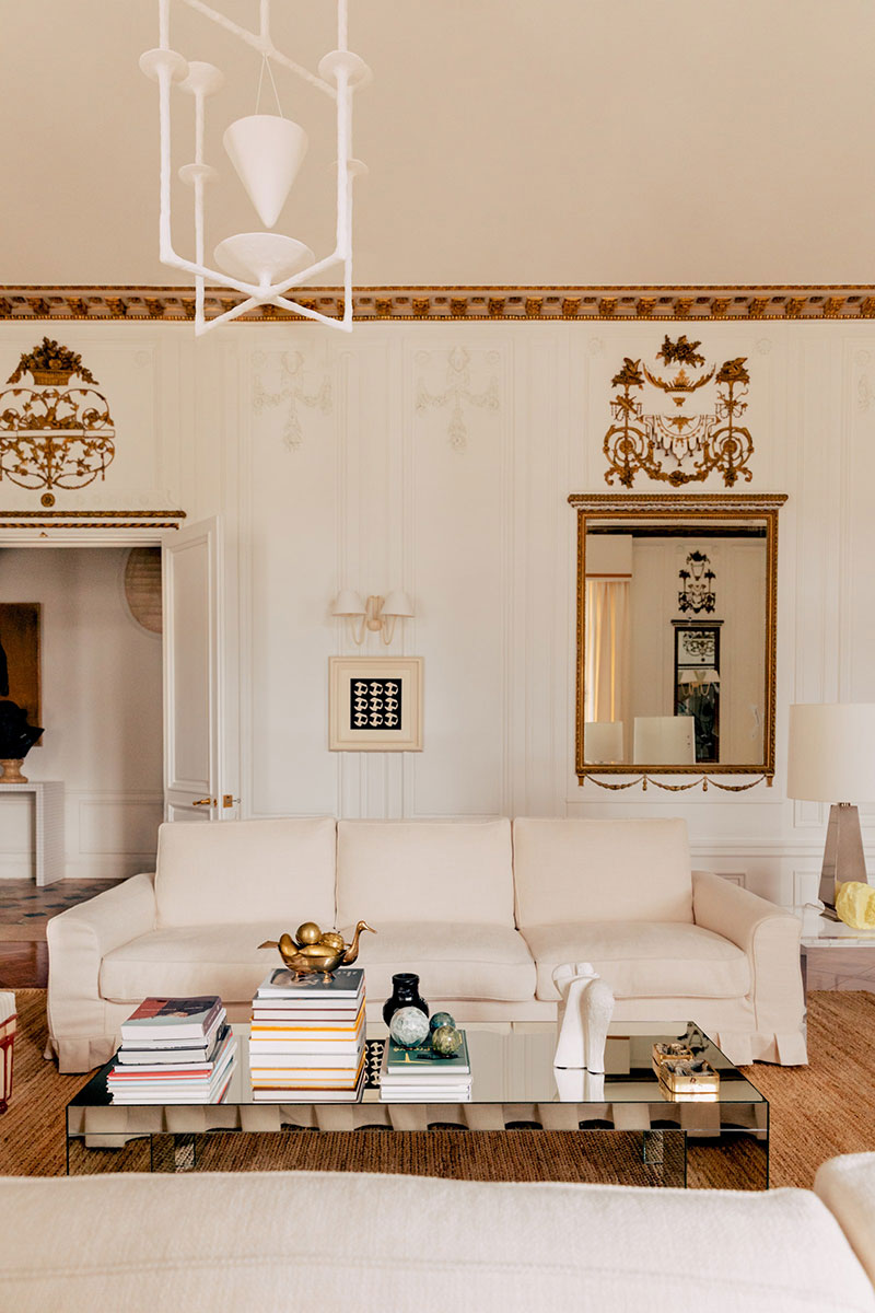 Яркие парижские апартаменты в стиле итальянского палаццо для одной неординарной семьи