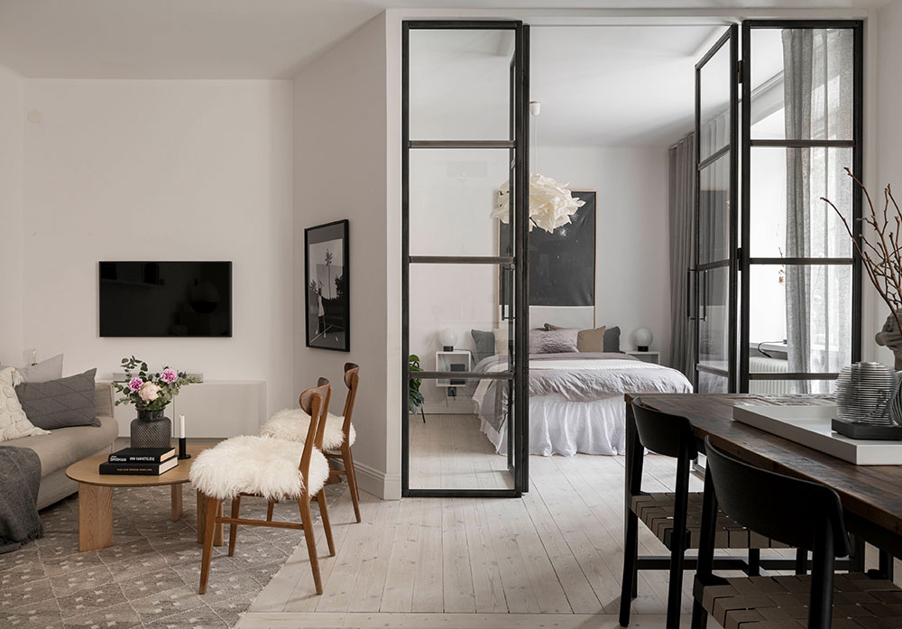 Небольшая квартира со спальней за стеклянной перегородкой в Стокгольме (49 кв.м)