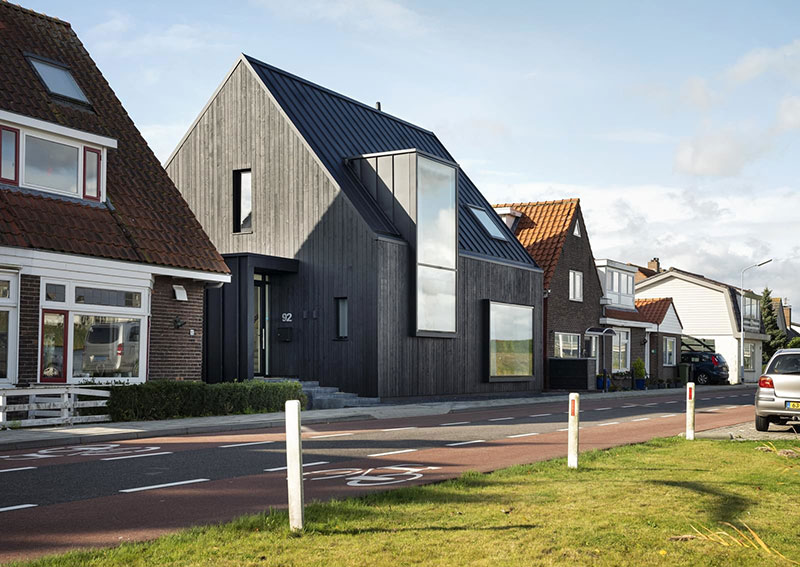 Современный дом у канала в Нидерландах (130 кв. м)