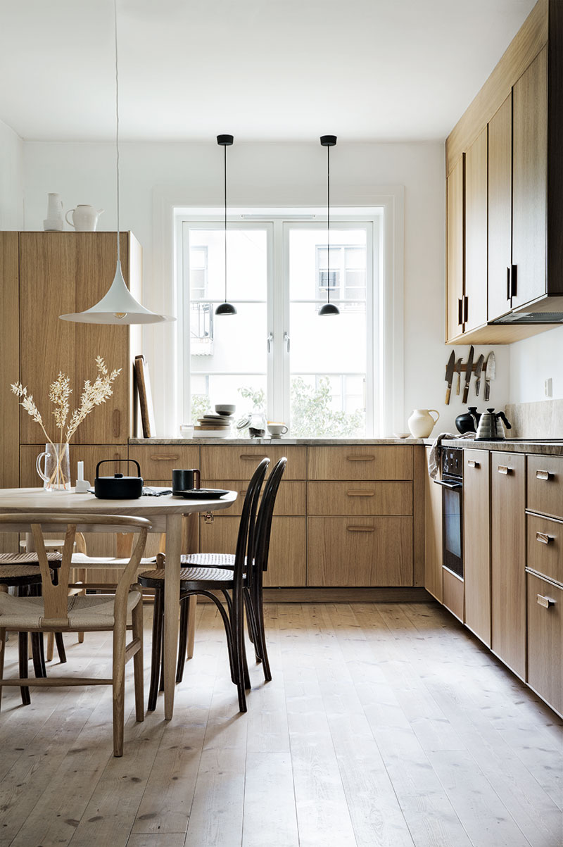 Стильная натуральность: квартира декоратора с обилием тёплых деревянных деталей в Осло