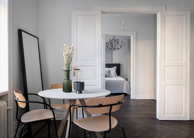 Простой, но приятный и стильный интерьер угловой квартиры в Швеции (51 кв. м)