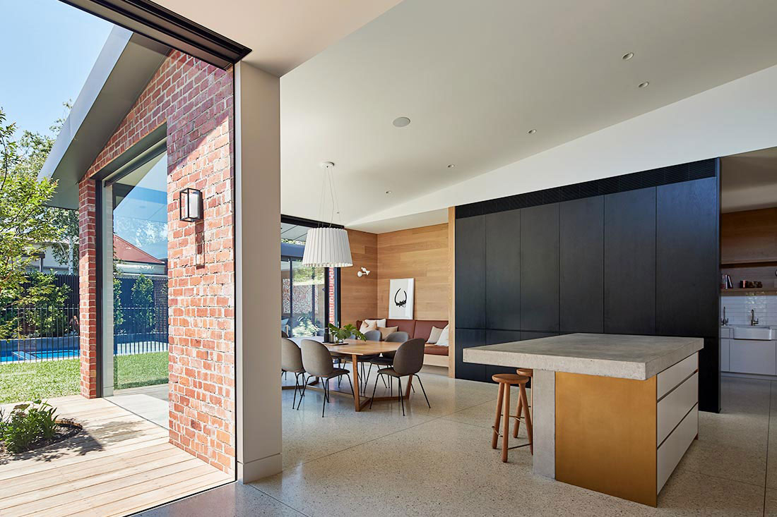 Классика и современность: красивый микс стилей в интерьере дома в Австралии