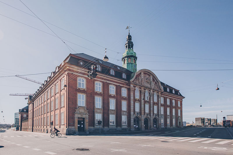 Отель Villa Copenhagen в здании главпочтамта в Копенгагене