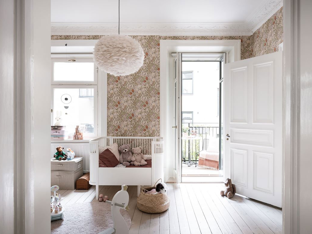 Роскошные деревянные двери, синяя спальня и нежная детская: замечательная квартира в Гётеборге