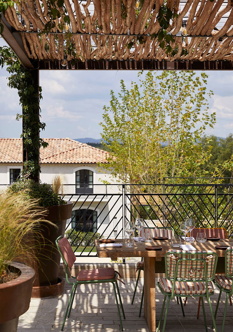 Виноградники, отель и ресторан: впечатляющий комплекс Ultimate Provence в Провансе