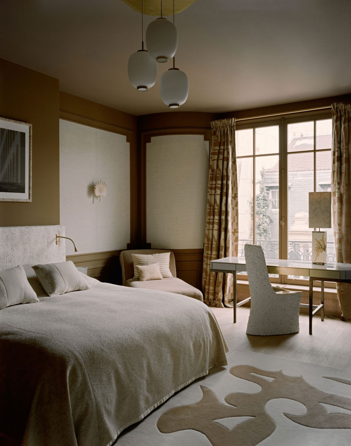 Прекрасная парижская квартира в коричневых тонах для семьи дизайнера