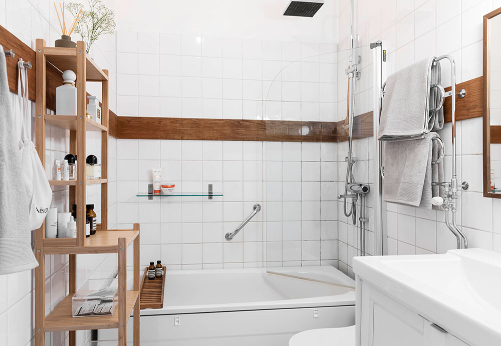 Белый интерьер маленькой квартиры с экзотическими нотками в Швеции (41 кв. м)