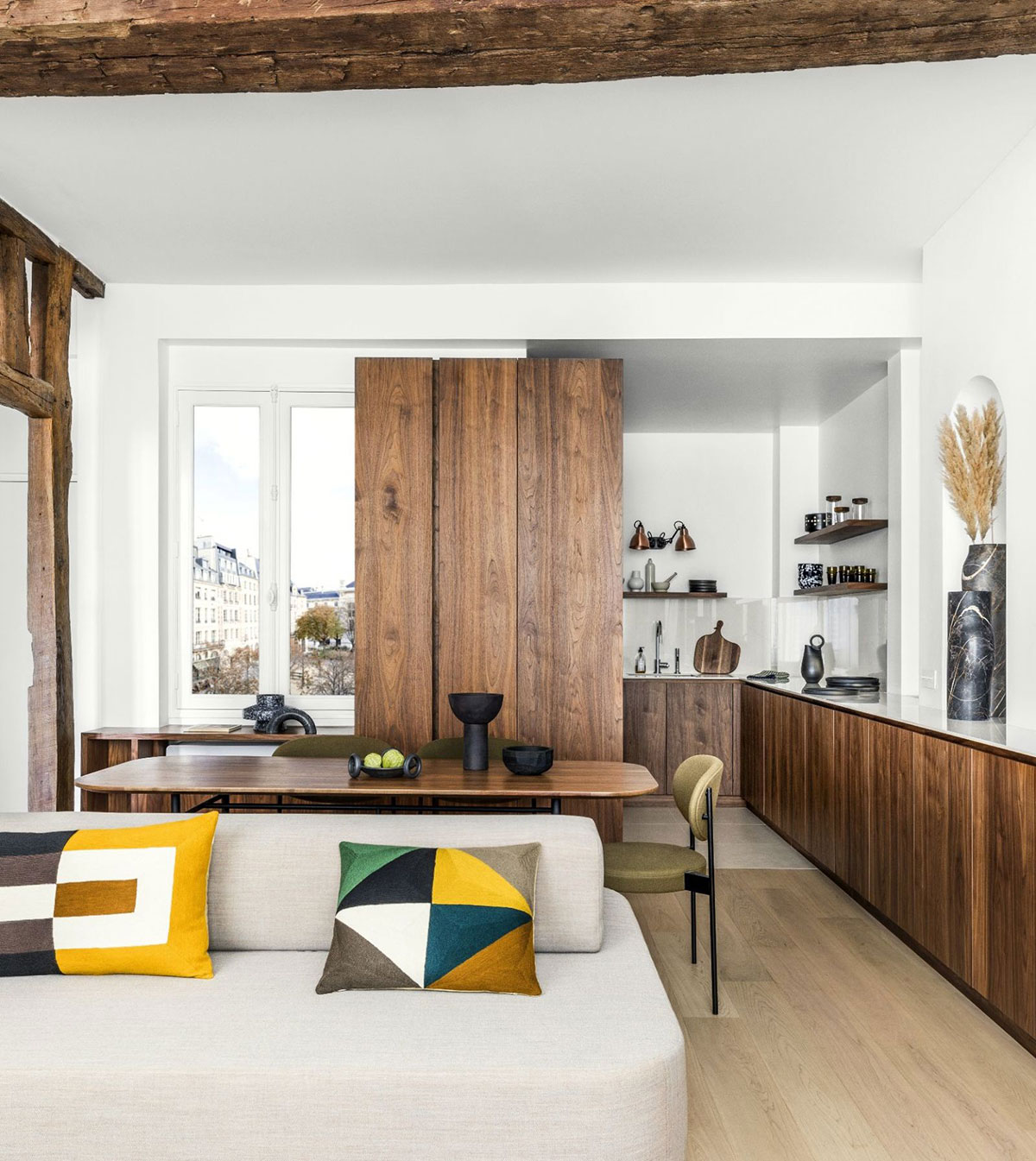 Небольшая квартира с интересными дизайнерскими решениями в Париже (45 кв.м)