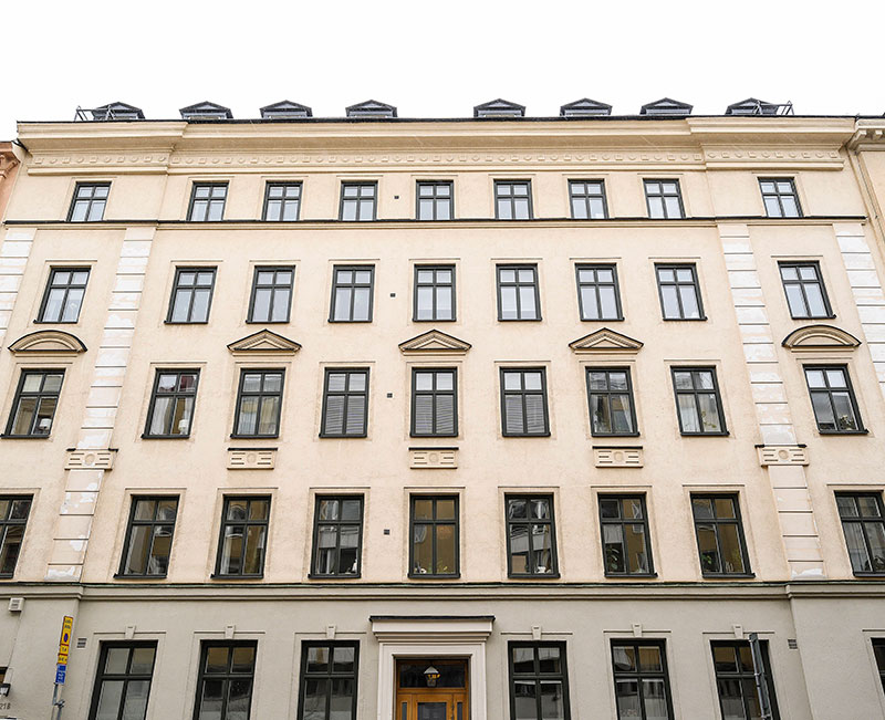 Современный дизайн с впечатляющим потолком в Стокгольме