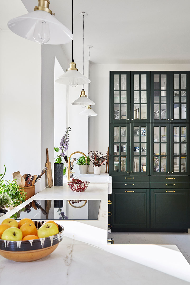 Жительница Копенгагена объединила две квартиры в одну и сделала кухню-столовую своей мечты