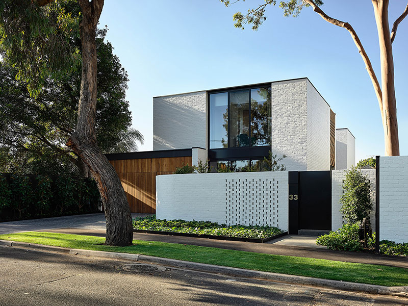 Современный дом с необычной архитектурой и бассейном в Мельбурне