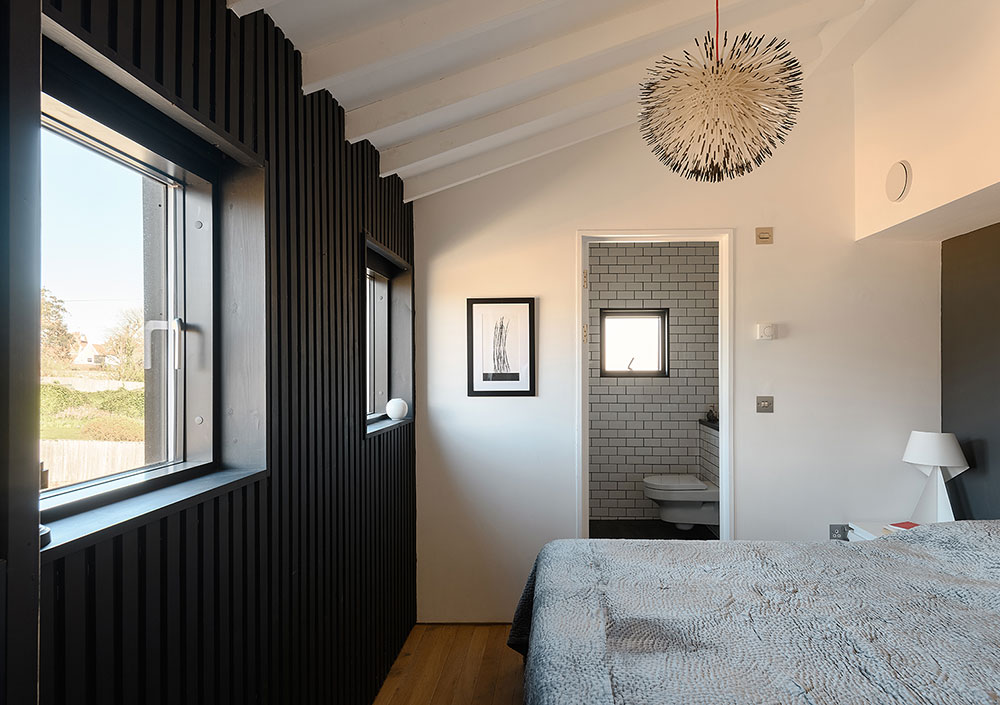 Чёрный цвет, который совсем не утяжеляет пространство: дом архитектора в Англии