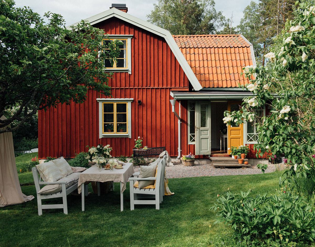 Старинная дача с прекрасным садом в Швеции