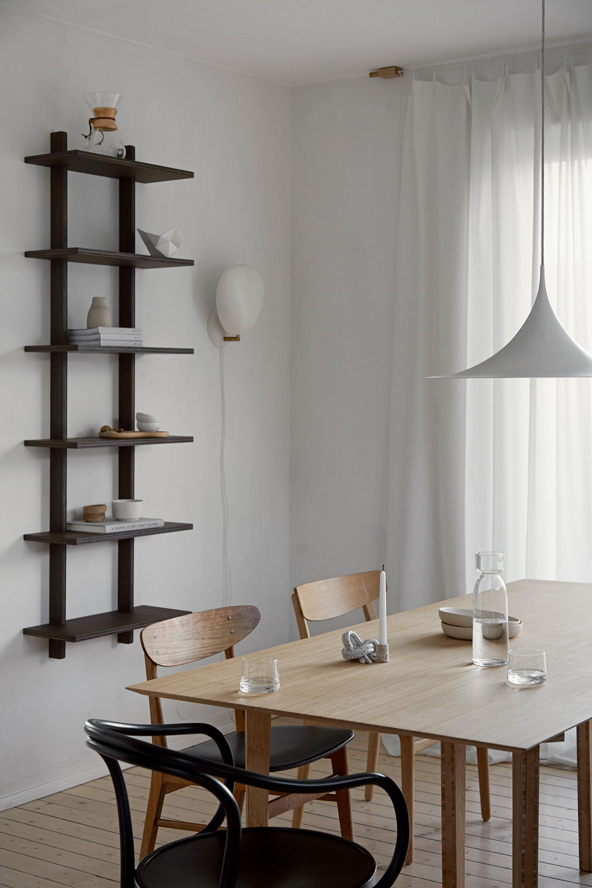 Спокойный и элегантный интерьер дома семьи дизайнеров в Норвегии
