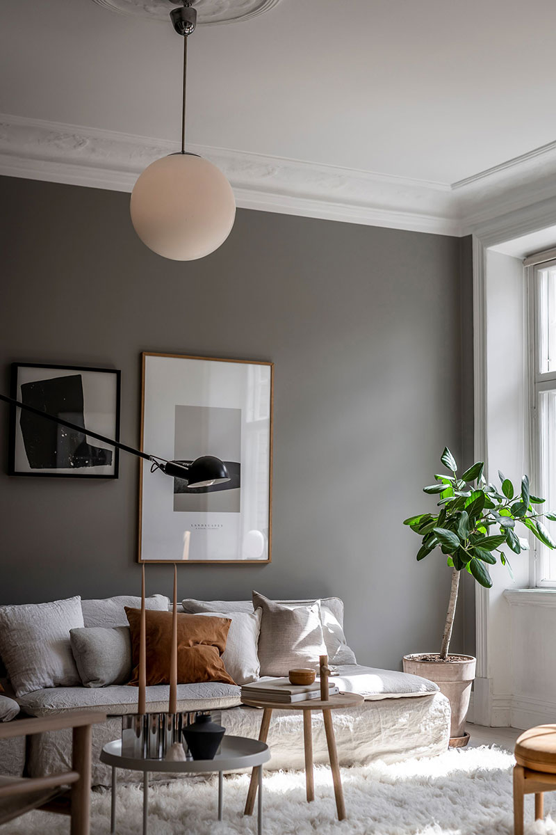 Тёплые кофейные оттенки и пушистый белый ковёр: уютная квартира в Гётеборге (106 кв. м)