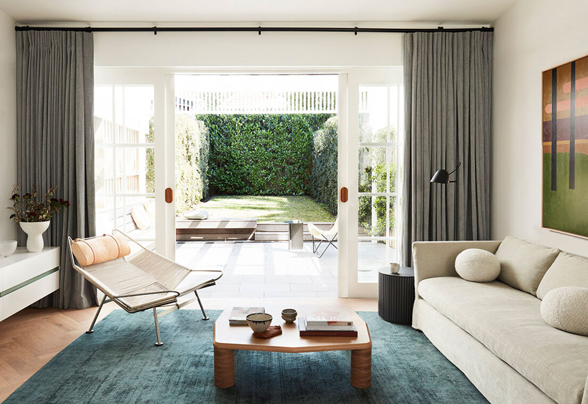 Красочные интерьеры дома рядом со знаменитым Бондай Бич в Сиднее