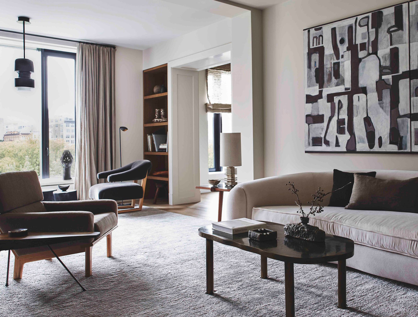 Сдержанная элегантность в дизайне современной квартиры на Манхеттене