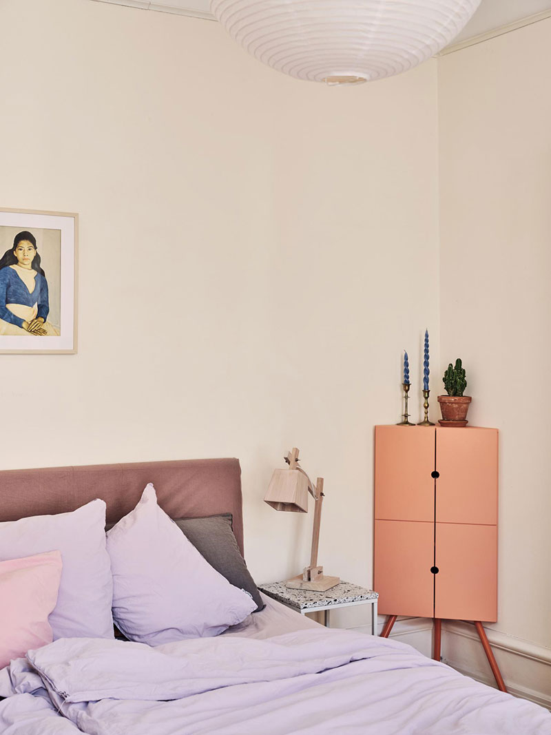 Лепнина, картины и непринужденная обстановка: интерьер квартиры в Швеции