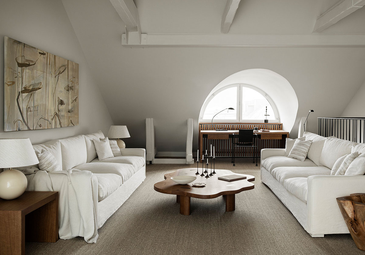 Изысканный дизайн просторной квартиры с мансардой Стокгольме