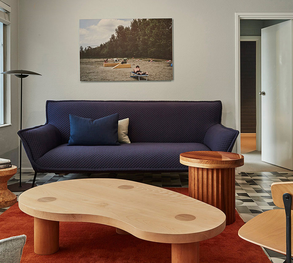 Яркий минимализм: преображение апартаментов для аренды в Австралии