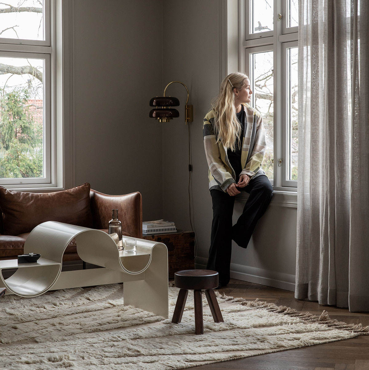 Спокойный и элегантный современный интерьер дома дизайнера одежды в Осло