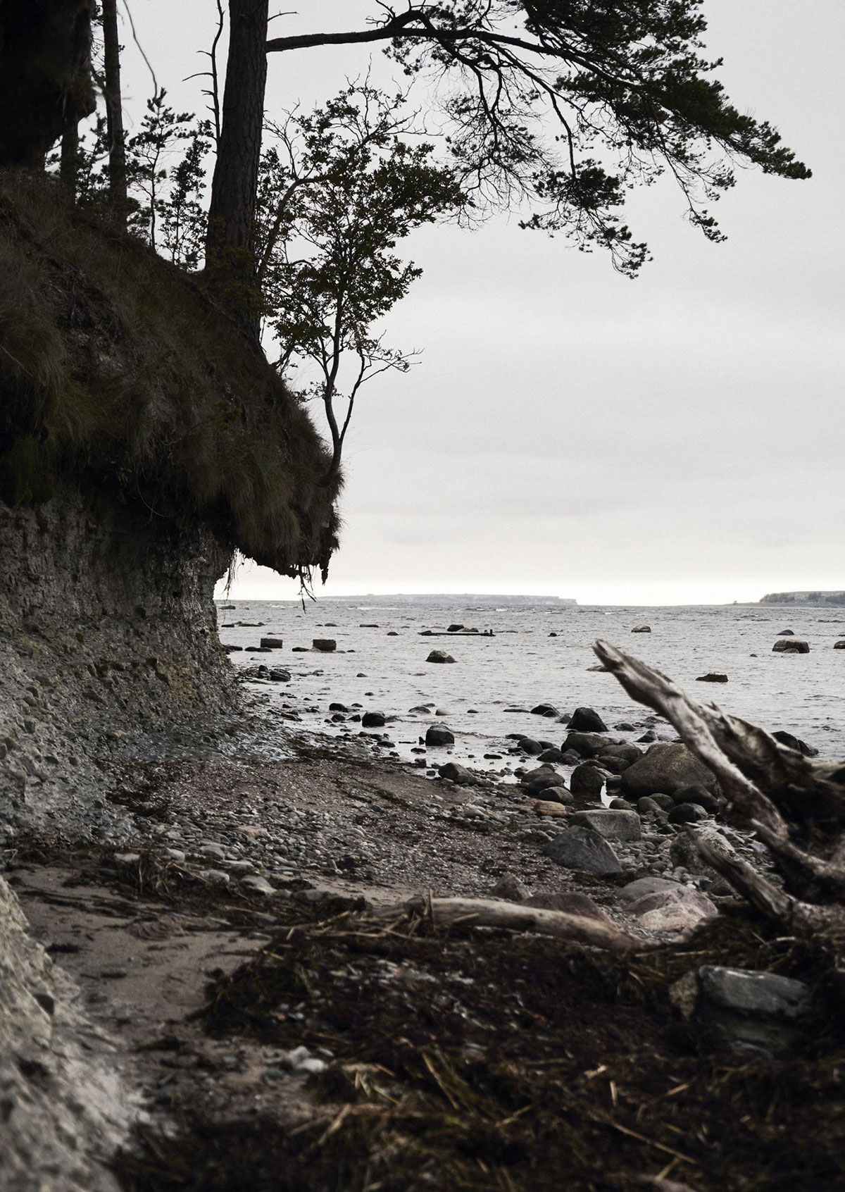 Каменная вилла с атмосферными интерьерами на острове Готланд в Швеции