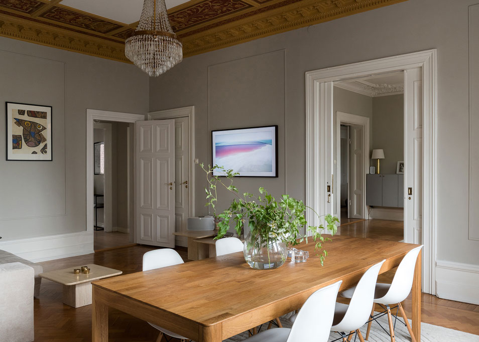 Готические окна и расписной потолок: тур по необычной квартире в Мальмё