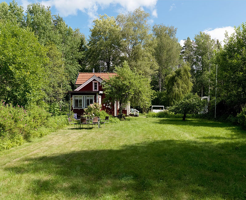 В тесноте, да не в обиде: совсем маленький дачный домик в Швеции (50 кв. м)
