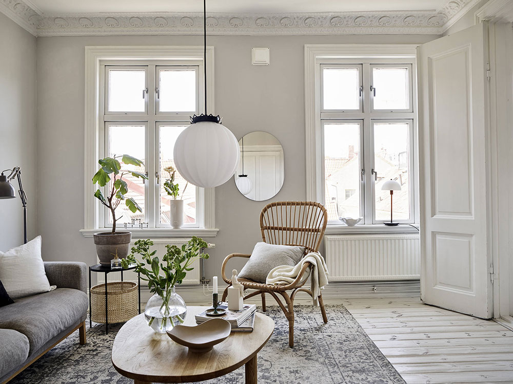 Спокойный скандинавский интерьер с синей кухней в красивом деревянном доме 19 века в Гетеборге(58 кв. м)