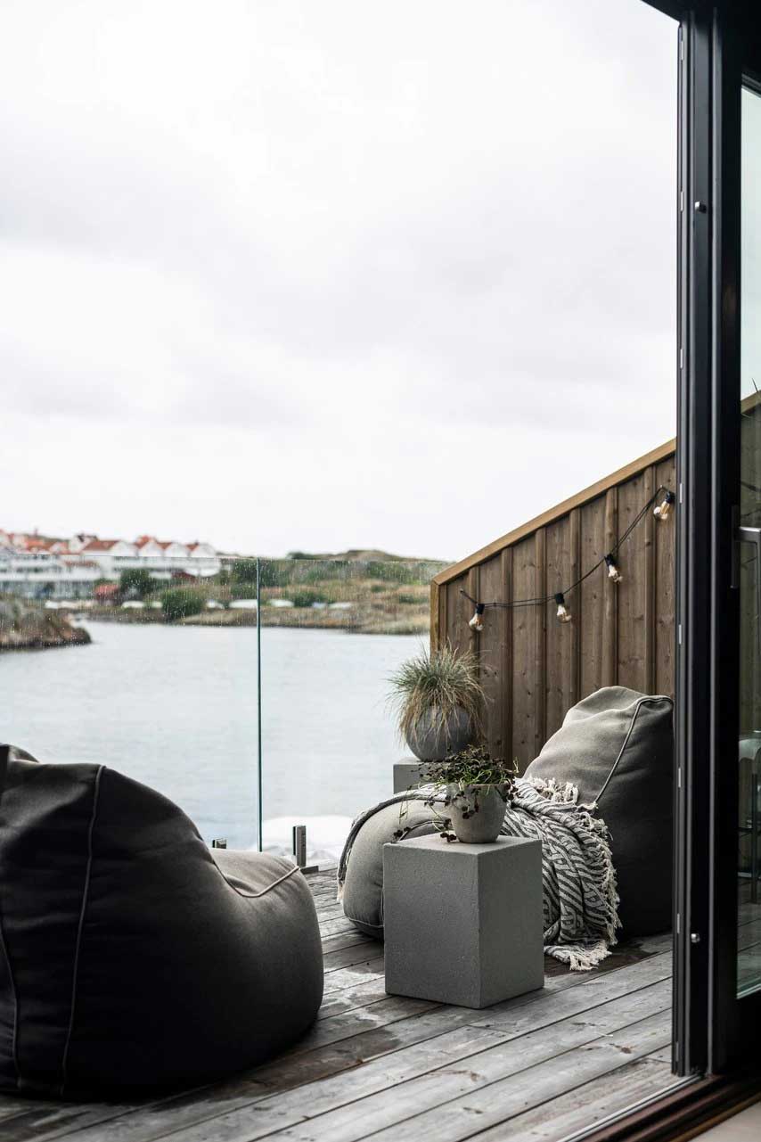 Стильная жизнь на воде: современный домик на пирсе в Швеции
