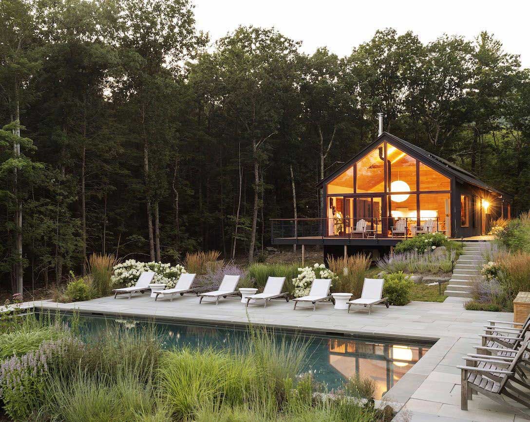 Экологичный и уютный: современный деревянный коттедж на природе в штате Нью-Йорк