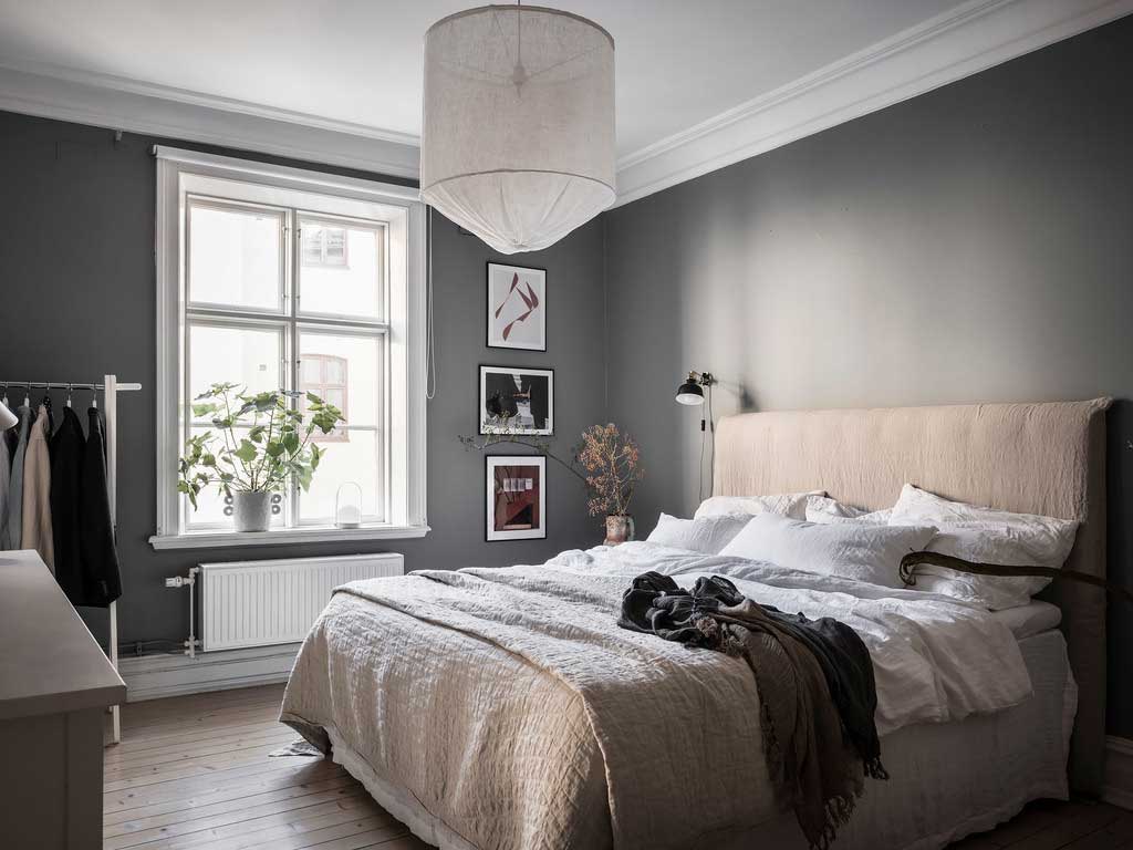 Красивый бежевый и стильные постеры: прекрасная квартира в Гётеборге (70 кв. м)