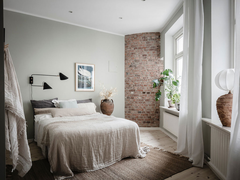 Красивые элементы из прошлого и уютная печь-камин: новый облик старой квартиры в Гётеборге (109 кв.м)