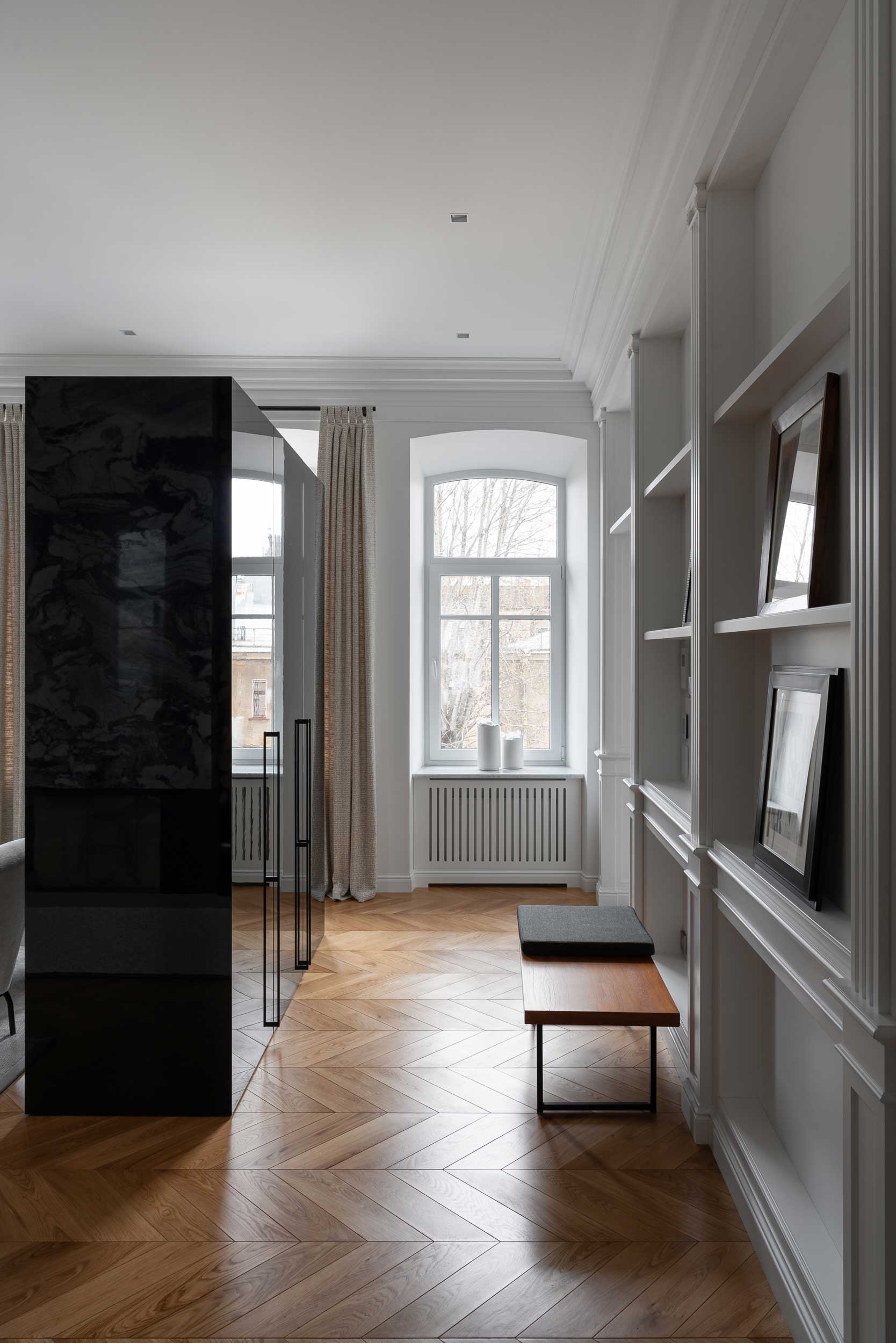 Элегантный современный дизайн и классические нотки: квартира в доходном доме в Санкт-Петербурге